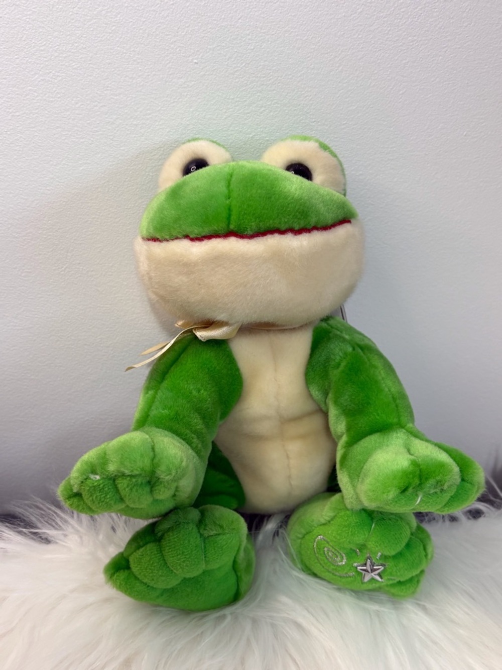 Plush Green Frog Stuffed Animal with Cream Belly - Soft Cuddly Toy